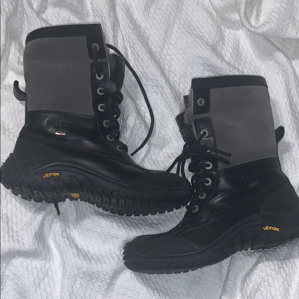 Ugg Adirondack Snow boots size 7 black and grey
